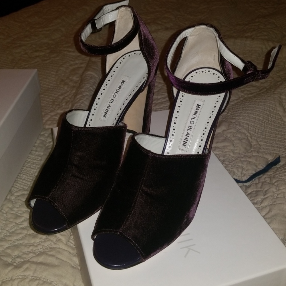 Manolo Blanik Velvet